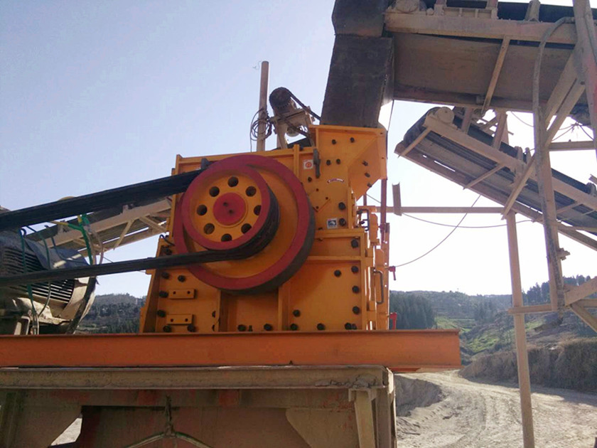 云南中天礦山機械設備制造,云南昆明鵝卵石、玄武巖、花崗巖、石灰巖鄂式破碎機,反擊式破碎機,二合一破碎機,制砂機,給料機,石料生產線,制砂生產線-新產品展示案例-圖片中心